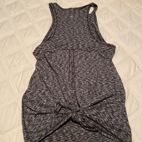 Lululemon Tank in excellent used condition - Picture 4 of 4